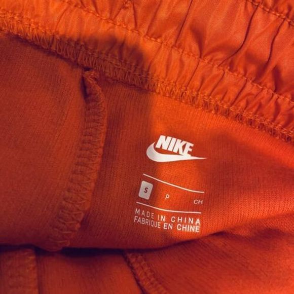 NEW Women's Small NIKE TECH PACK Drawstring Fleece Capri Pants Joggers Red 83264 - Picture 3 of 7